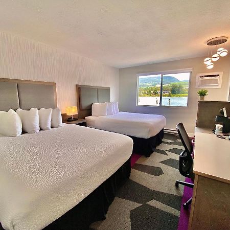 Motel The Spot At Porpoise Bay Sechelt Esterno foto